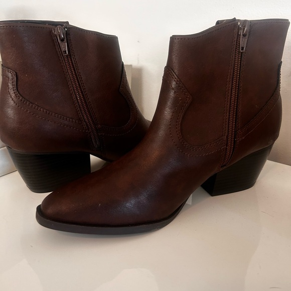 NEW! With Box - Style & Co Perriee Western Booties, Size 9 in chocolate brown - Picture 4 of 5